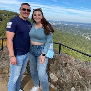 MEET YOUR POSHER: Hi I’m Meg!